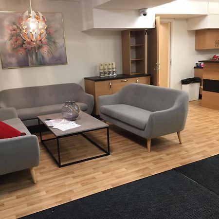 Chefens Hotell Södertälje Buitenkant foto